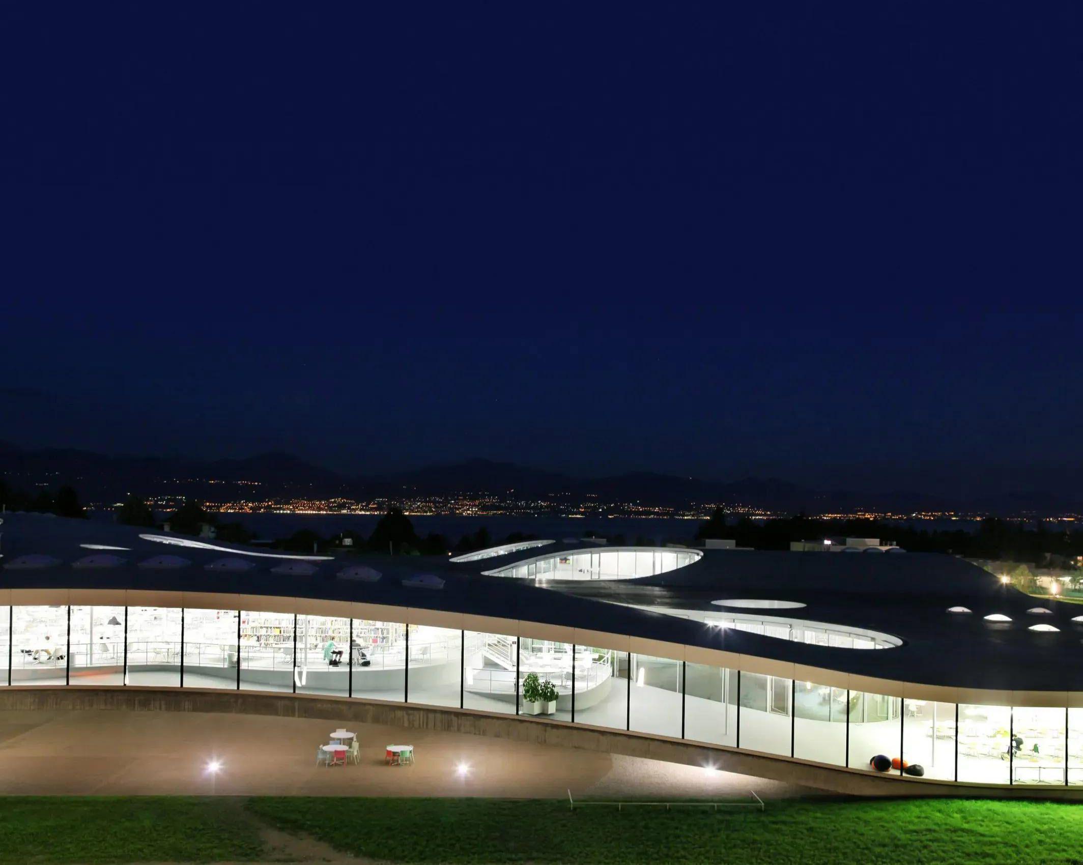 Rolex Learning Center at night